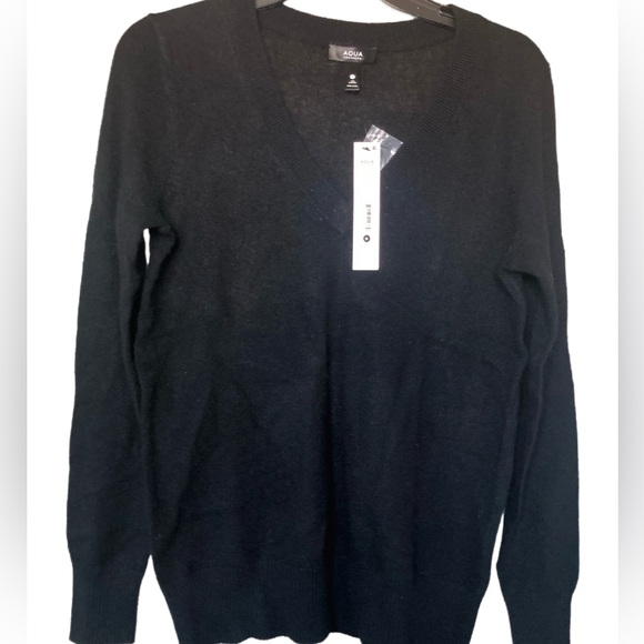 AQUA Cashmere V-Neck Cashmere Sweater (Black) - Picture 2 of 6